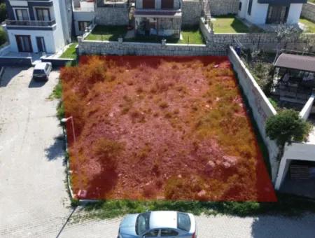 Zonierte Grundstücksmöglichkeit In Akarca, Nahe Dem Strand, Innerhalb Des Geländes