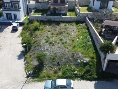 Zonierte Grundstücksmöglichkeit In Akarca, Nahe Dem Strand, Innerhalb Des Geländes
