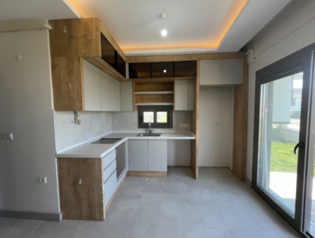 Brandneue 11-Wohnung Mit Gartennutzung Im Viertel Seferihisar Çolakibrahimbey