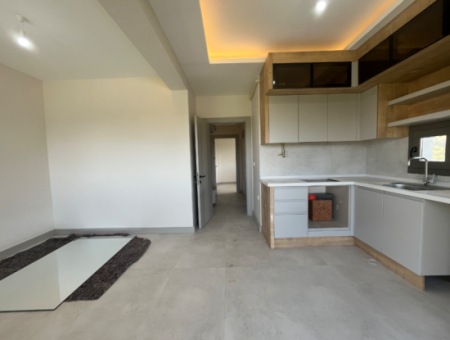 Brandneue 11-Wohnung Mit Gartennutzung Im Viertel Seferihisar Çolakibrahimbey