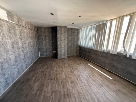 Büro/Büro Mit Aufzug In Der Narlidere Mithatpaşa-Strasse