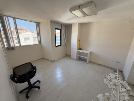 Büro/Büro Mit Aufzug In Der Narlidere Mithatpaşa-Strasse