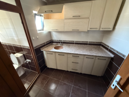 Büro/Büro Mit Aufzug In Der Narlidere Mithatpaşa-Strasse