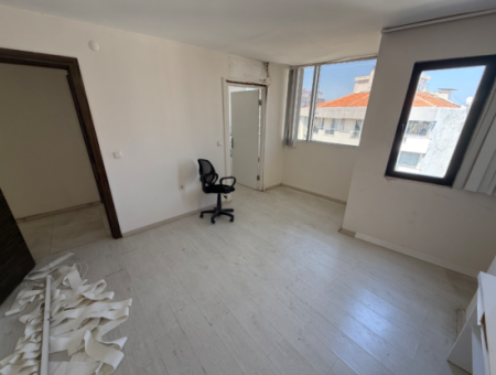 Büro/Büro Mit Aufzug In Der Narlidere Mithatpaşa-Strasse