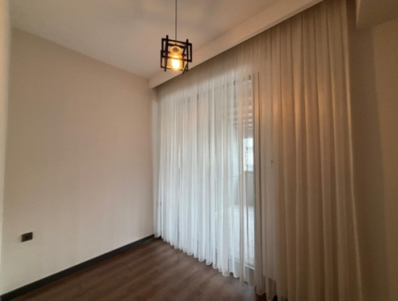 In Der Nähe Der Universität Bornova Yaşar, 80 M² 2 1, Luxuriöse Mietwohnung Mit Wintergarten!