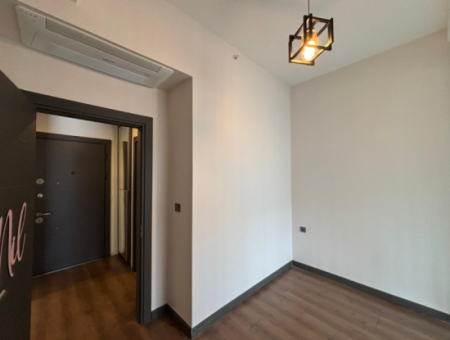 In Der Nähe Der Universität Bornova Yaşar, 80 M² 2 1, Luxuriöse Mietwohnung Mit Wintergarten!