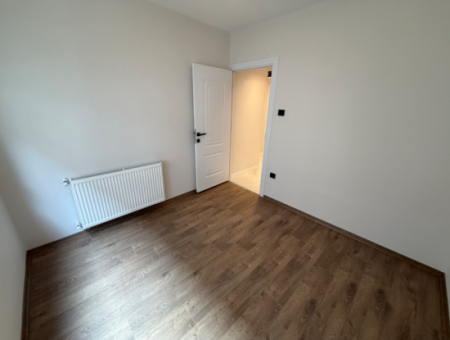 Vollständig Renovierte Zwischengeschossecke In Göztepe Susuz Dede