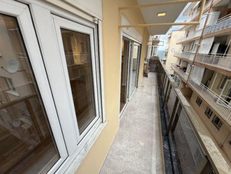 Vollständig Renovierte Zwischengeschossecke In Göztepe Susuz Dede