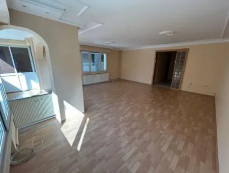 Prestigeträchtige Wohnung Zum Verkauf Mit Breiter Front Zum İzmir Kültürpark In Der Mustafa-Bey-Straße, Alsancak