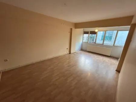 Prestigeträchtige Wohnung Zum Verkauf Mit Breiter Front Zum İzmir Kültürpark In Der Mustafa-Bey-Straße, Alsancak