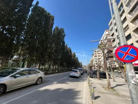 Prestigeträchtige Wohnung Zum Verkauf Mit Breiter Front Zum İzmir Kültürpark In Der Mustafa-Bey-Straße, Alsancak