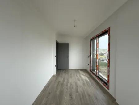 Neue Villa Mit Moderner Architektur In Seferihisar Tepecik