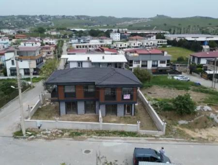 Neue Villa Mit Moderner Architektur In Seferihisar Tepecik