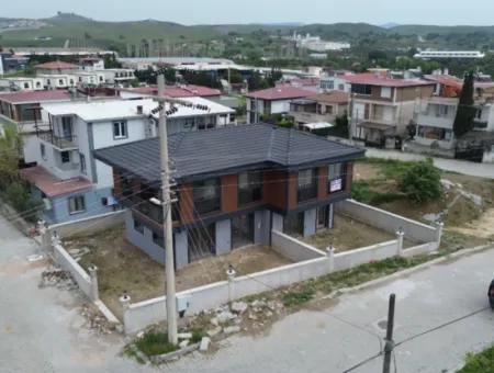 Neue Villa Mit Moderner Architektur In Seferihisar Tepecik