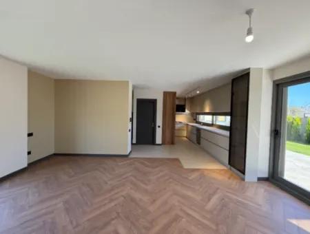 Oberes Segment Ultra Luxuriöse Freistehende Villa In Fußläufiger Entfernung Zum Meer In Seferihisar Akarca
