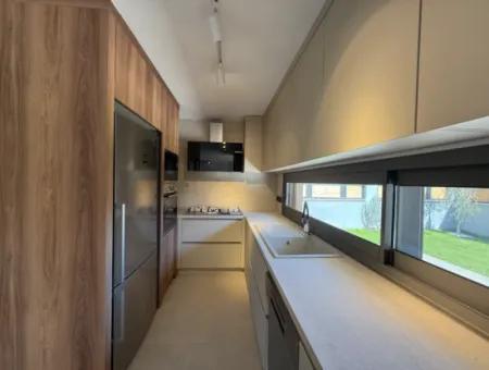 Oberes Segment Ultra Luxuriöse Freistehende Villa In Fußläufiger Entfernung Zum Meer In Seferihisar Akarca