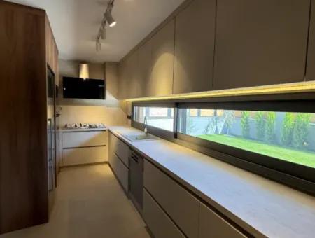 Oberes Segment Ultra Luxuriöse Freistehende Villa In Fußläufiger Entfernung Zum Meer In Seferihisar Akarca