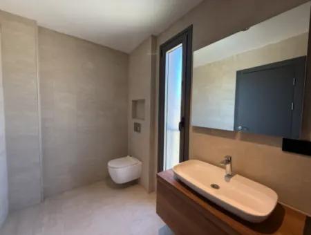 Oberes Segment Ultra Luxuriöse Freistehende Villa In Fußläufiger Entfernung Zum Meer In Seferihisar Akarca