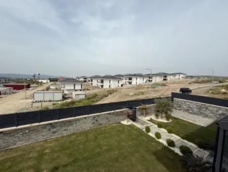 Corner Location 5 1 Villa Zum Verkauf Mit Pool In Bahçeşehir Von Veri!