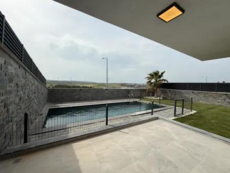 Villa Mit Freistehendem Pool Zur Miete Im Villa In Seferihisar Bahçeşehir