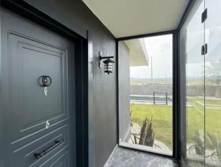 Villa Mit Freistehendem Pool Zur Miete Im Villa In Seferihisar Bahçeşehir