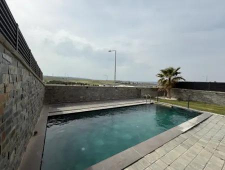 Villa Mit Freistehendem Pool Zur Miete Im Villa In Seferihisar Bahçeşehir