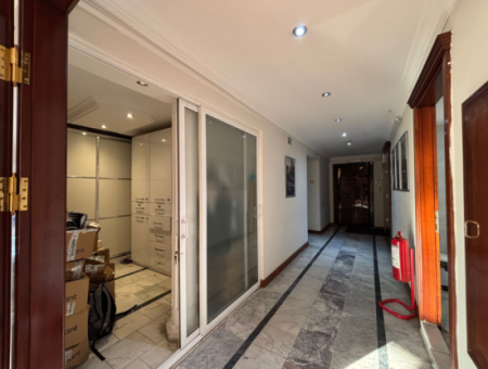 1. Stock 4 1 Ecke, Schilder Dominierten Arbeitsplatz In Alsancak Şair Eşref