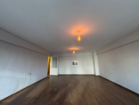 Wohnung Zur Vermietung Mit Erdgas 3 1 140 M² In Der Nähe Des Alsancak Trt-Gebäudes