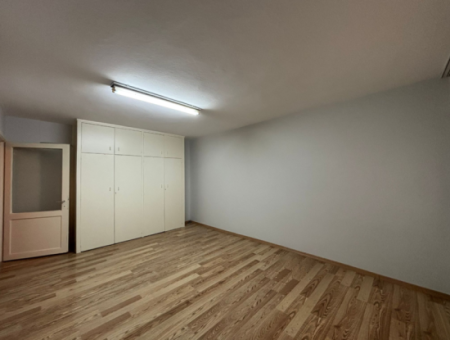 Wohnung Zur Vermietung Mit Erdgas 3 1 140 M² In Der Nähe Des Alsancak Trt-Gebäudes