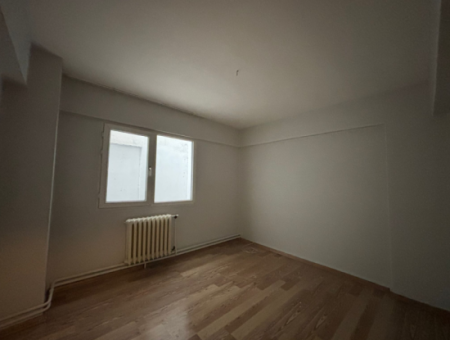 Wohnung Zur Vermietung Mit Erdgas 3 1 140 M² In Der Nähe Des Alsancak Trt-Gebäudes