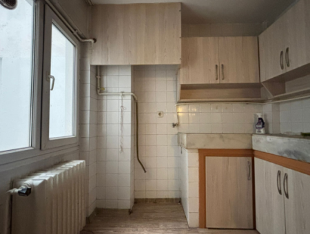 Wohnung Zur Vermietung Mit Erdgas 3 1 140 M² In Der Nähe Des Alsancak Trt-Gebäudes