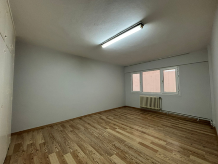 Wohnung Zur Vermietung Mit Erdgas 3 1 140 M² In Der Nähe Des Alsancak Trt-Gebäudes