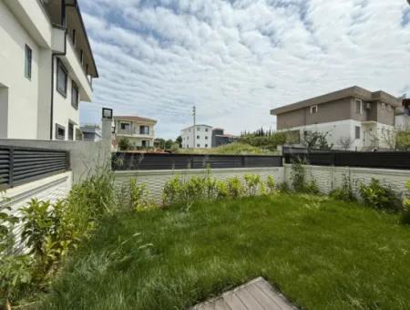 Neue Villa Zu Mieten Mit Garten, Veranda In Seferihisar Tepecik