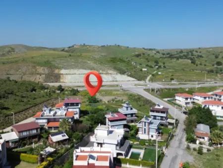 Grundstück Zum Verkauf Mit 2 Separaten Villen, Die In Der Bucht Von Seferihisar Akarca Orşal Ausgewiesen Sind