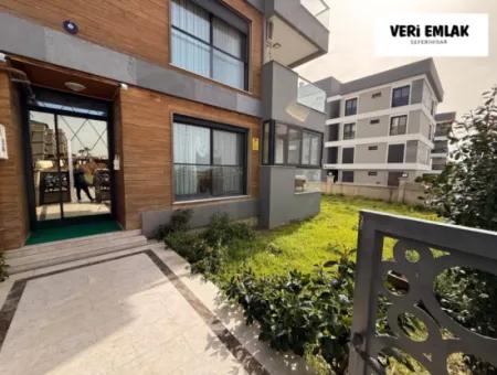 Stilvolle 2 Zimmer Mit 1 Wohnungen Mit Separater Küche, Glasbalkon Und Erdgas Im Viertel Camikebir