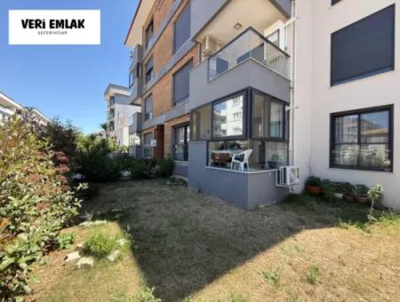 Stilvolle 2 Zimmer Mit 1 Wohnungen Mit Separater Küche, Glasbalkon Und Erdgas Im Viertel Camikebir