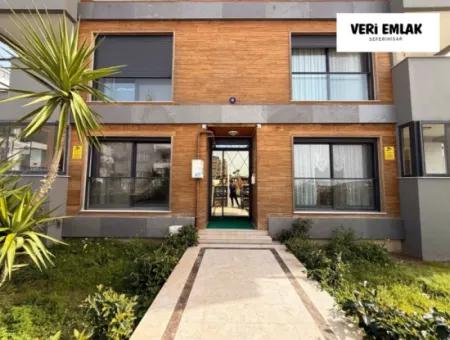 Stilvolle 2 Zimmer Mit 1 Wohnungen Mit Separater Küche, Glasbalkon Und Erdgas Im Viertel Camikebir