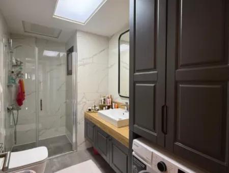 Stilvolle 2 Zimmer Mit 1 Wohnungen Mit Separater Küche, Glasbalkon Und Erdgas Im Viertel Camikebir