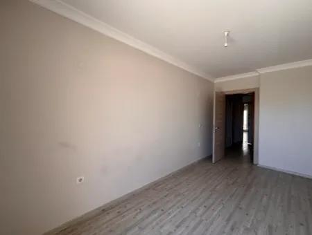 Geräumige 2 Zimmer Mit 1 Wohnungen Zum Verkauf Mit Terrasse Und Balkon Im Viertel Çolakibrahimbey