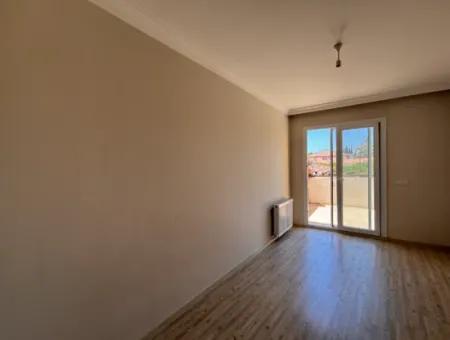 Geräumige 2 Zimmer Mit 1 Wohnungen Zum Verkauf Mit Terrasse Und Balkon Im Viertel Çolakibrahimbey