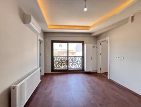 Angenehmer Wohnraum, Der Mit Modernen Details Im Stadtzentrum Gestaltet Ist!