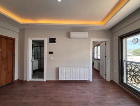 Angenehmer Wohnraum, Der Mit Modernen Details Im Stadtzentrum Gestaltet Ist!