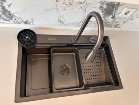 Angenehmer Wohnraum, Der Mit Modernen Details Im Stadtzentrum Gestaltet Ist!