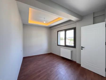 Angenehmer Wohnraum, Der Mit Modernen Details Im Stadtzentrum Gestaltet Ist!