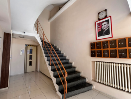 Leerstehende 1. Etage 135 M² Wohnung Zum Verkauf Mit Parkplatz In Alsancak Şair Eşref