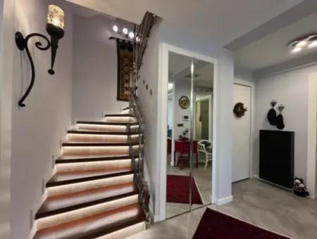 Private Villa Mit Terrasse Und Wintergarten In Einer Ecke In Saygin Stil Yali