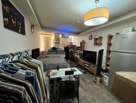 Eckbüro Zu Mieten Am Eingang Des Seferihisar-Marktplatzes Mit Sekretariat, 2 Zimmer, Separate Küche Und Eigenes Bad!
