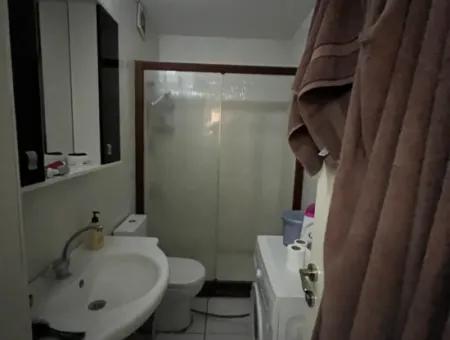 Eckbüro Zu Mieten Am Eingang Des Seferihisar-Marktplatzes Mit Sekretariat, 2 Zimmer, Separate Küche Und Eigenes Bad!