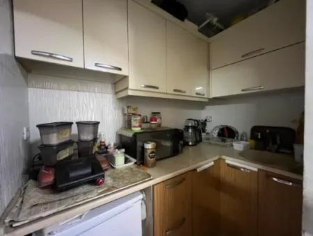 Eckbüro Zu Mieten Am Eingang Des Seferihisar-Marktplatzes Mit Sekretariat, 2 Zimmer, Separate Küche Und Eigenes Bad!