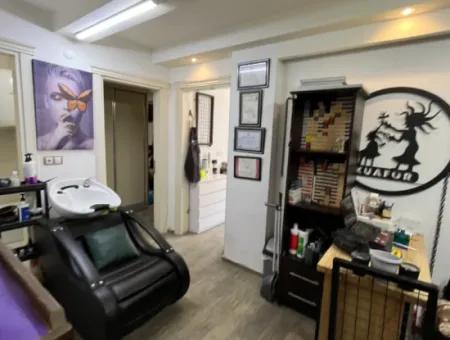 Eckbüro Zu Mieten Am Eingang Des Seferihisar-Marktplatzes Mit Sekretariat, 2 Zimmer, Separate Küche Und Eigenes Bad!